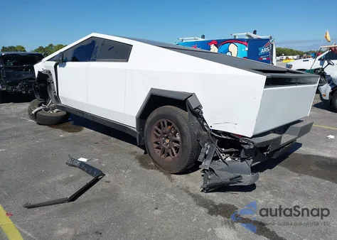 2025 Tesla Cybertruck All-Wheel Drive z USA, uszkodzony, nr VIN 7G2CEHED7SA074376